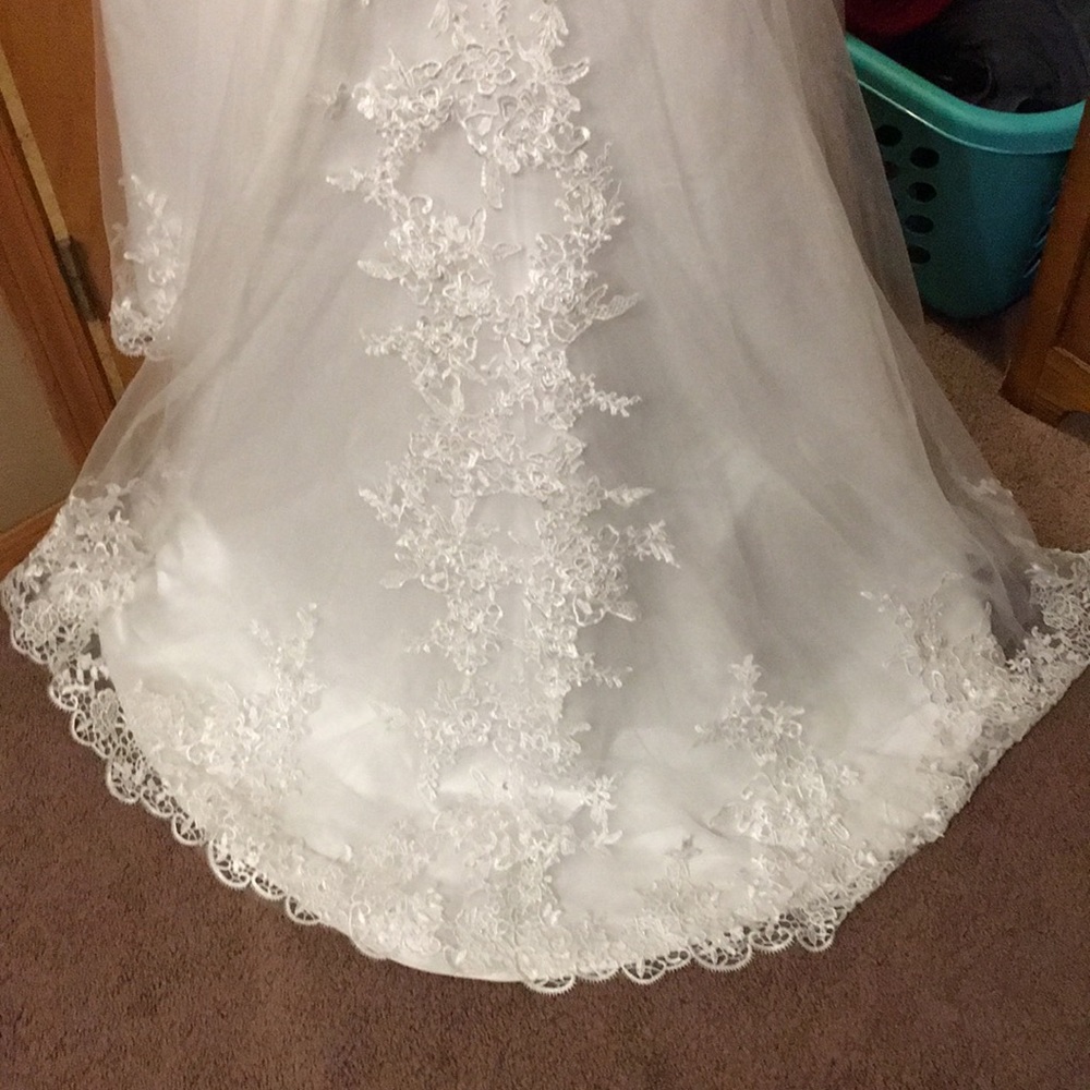 Wedding dress - Picture 6 of 6